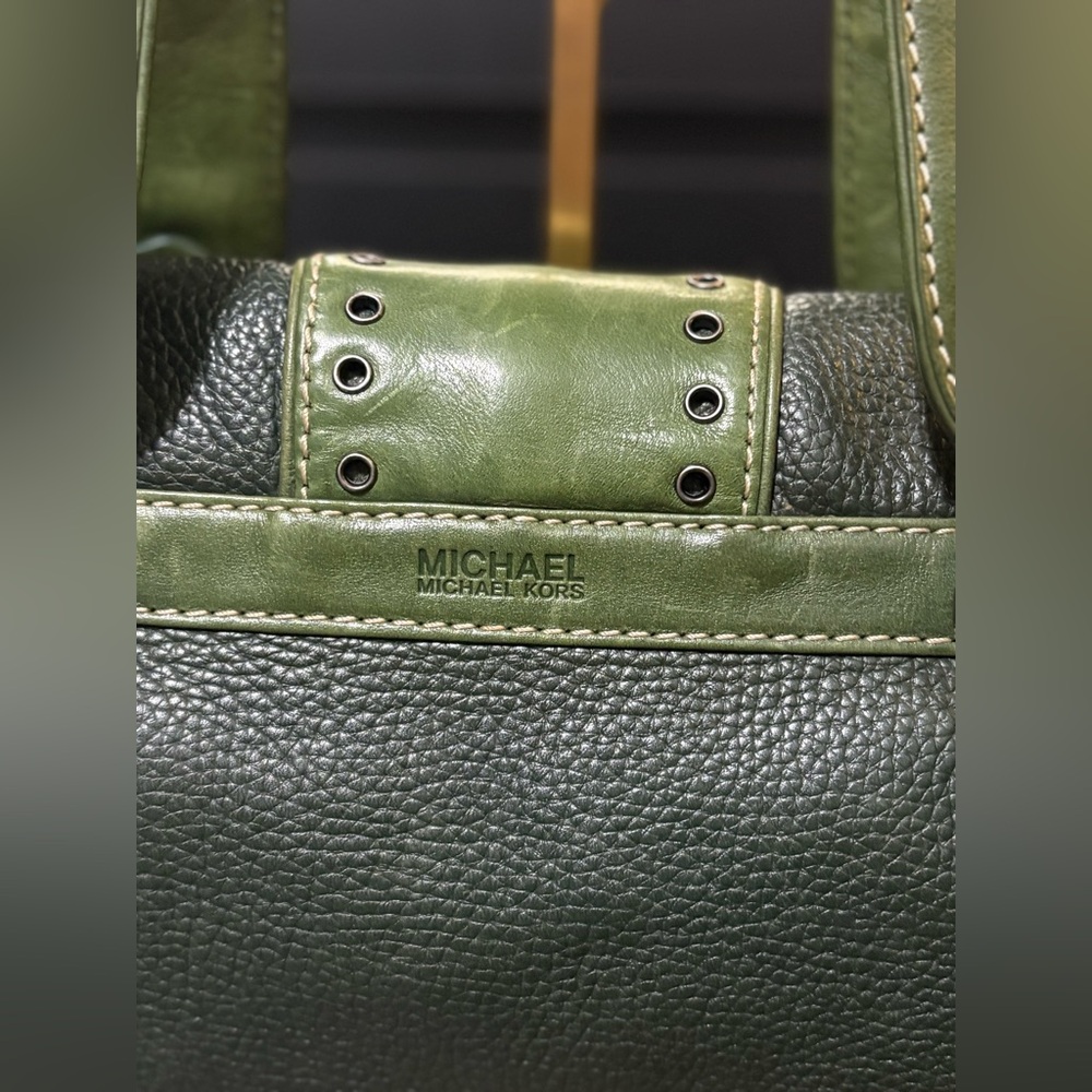 Michael Kors vintage two-tone green pebbled leather hobo with grommets. - Picture 8 of 14